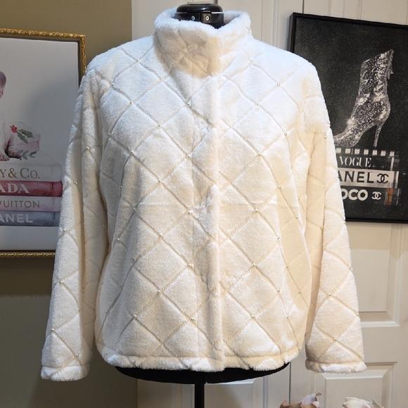 Sabrina Lauren Jackets & Blazers - Nwt XL Sabrina Lauren Cozy Cream Teddy Jacket for Women With Pearls